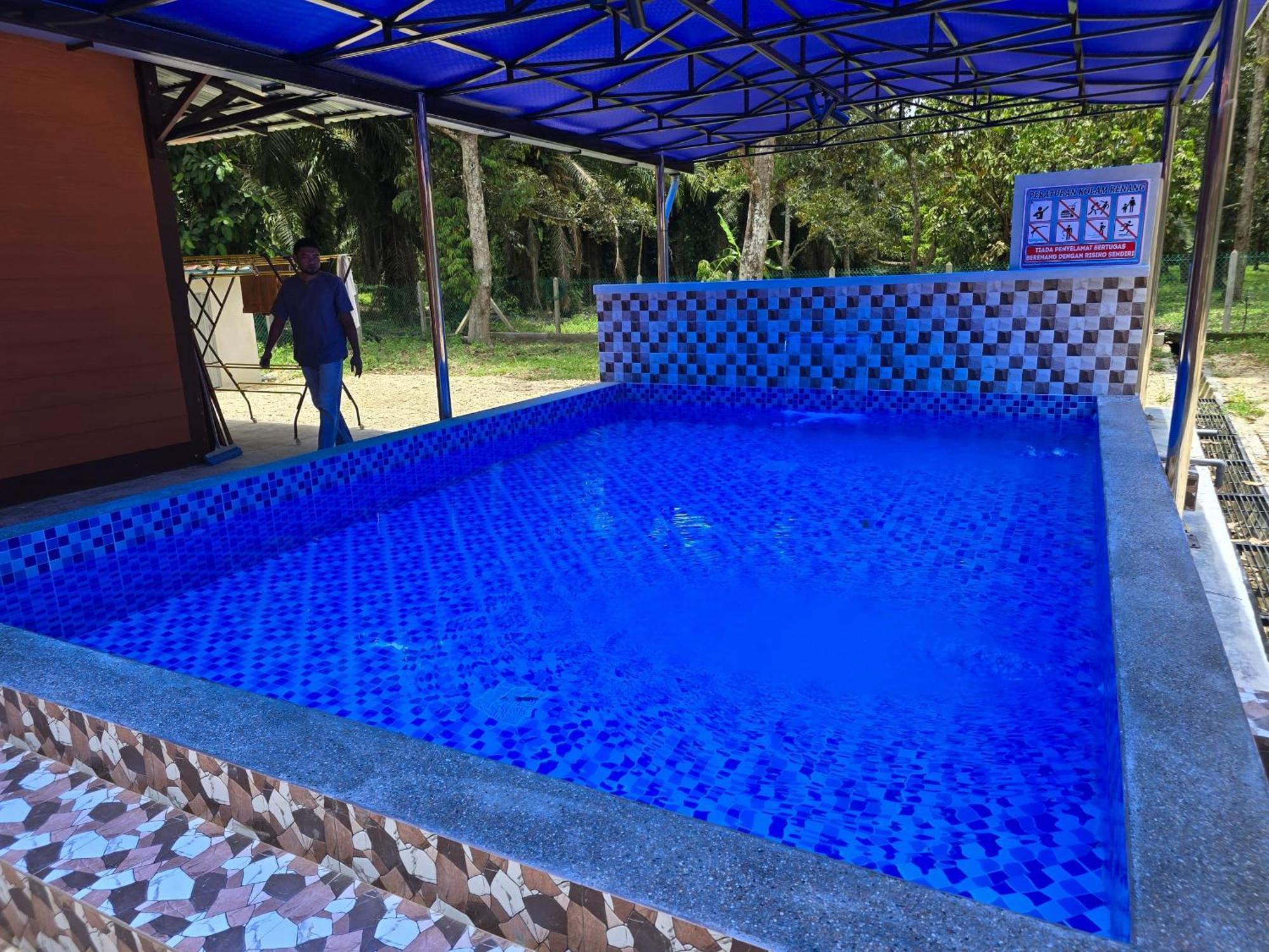 Pool Teratak Dusun Tok Anjang Rumah percutian Muar