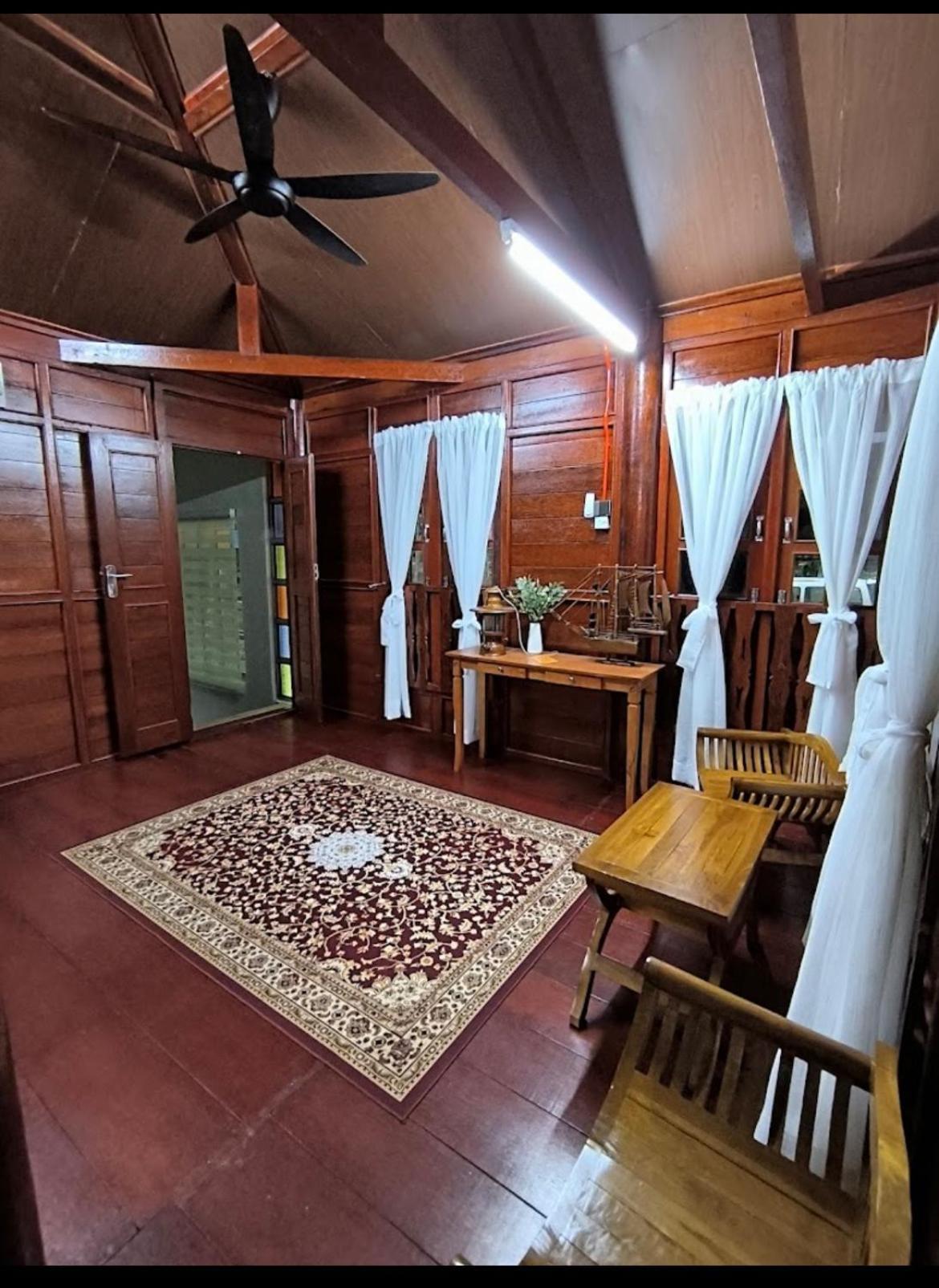 Rumah percutian Pool Teratak Dusun Tok Anjang