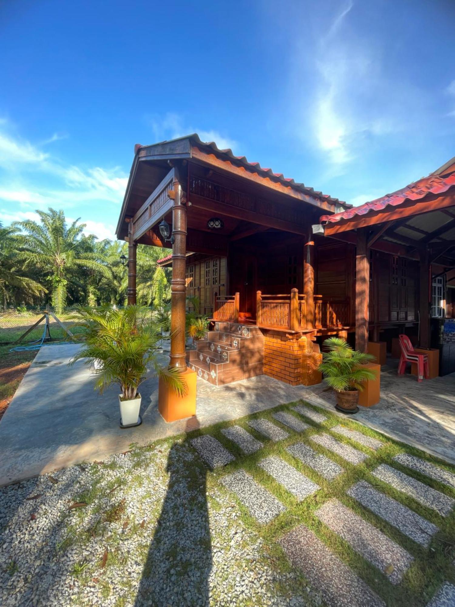 Rumah percutian Pool Teratak Dusun Tok Anjang