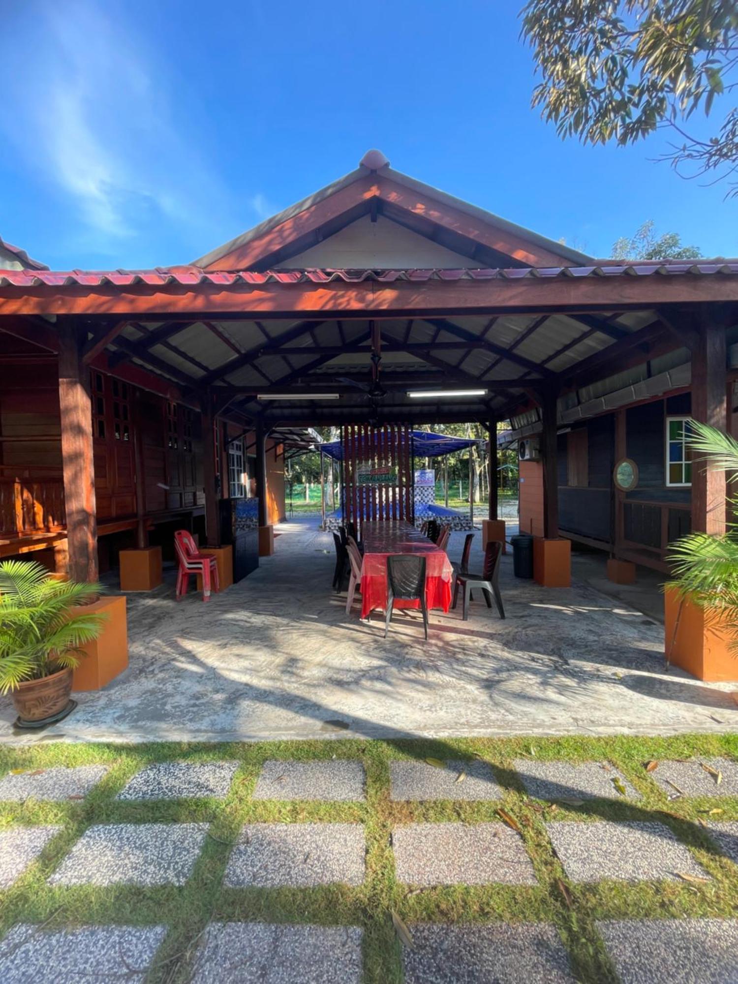 Pool Teratak Dusun Tok Anjang *
