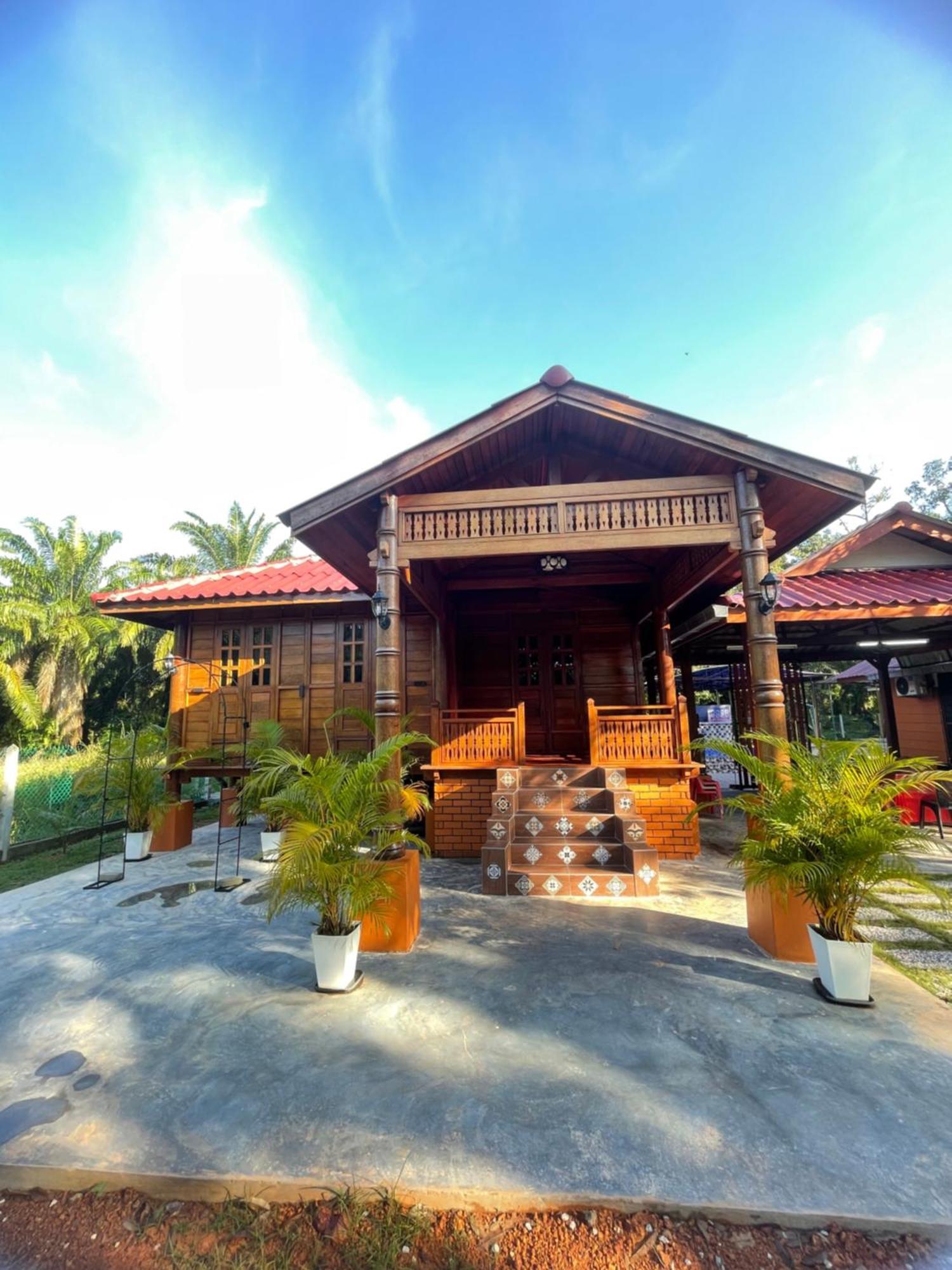 Rumah percutian Pool Teratak Dusun Tok Anjang Muar